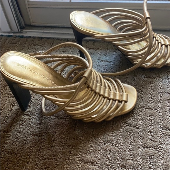 Sigerson Morrison Gold Strappy Sandals Size 6 - Picture 2 of 4